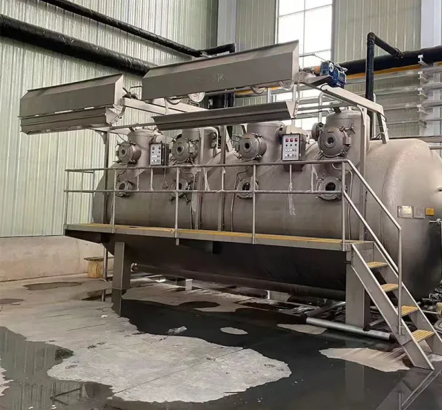 High-temperature dyeing vessel for polyester fabric in a dye house